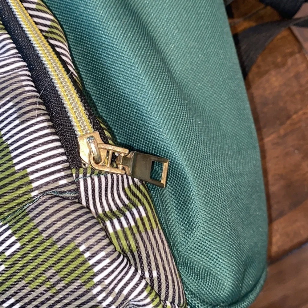 Living Traveling Share Green camo Diaper Backpack